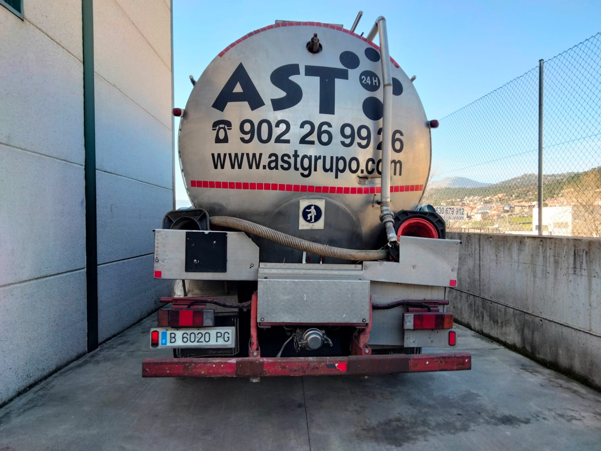 Cisterna AST Grupo utilizada para suministro de agua en Madrid